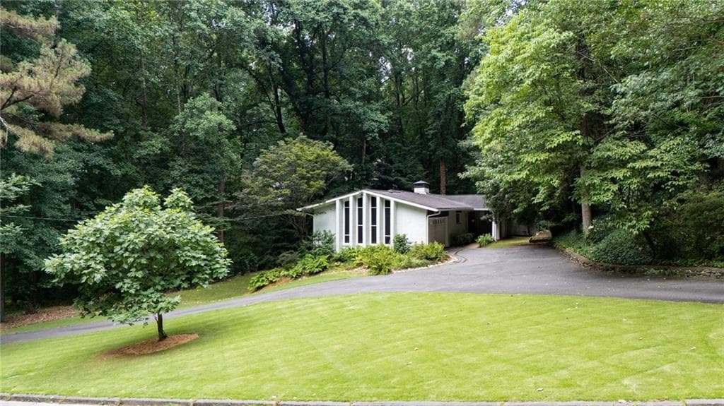 5 bedroom, 4 bathroom, 4,074 sq ft single family residence for sale at 3700 Cloudland Drive, Atlanta, GA 30327 — photo 2