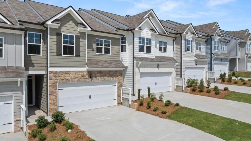 3 bedroom, 3 bathroom, 1,877 sq ft townhouse for sale at 254 Deerberry Drive, Jasper, GA 30143 — photo 2