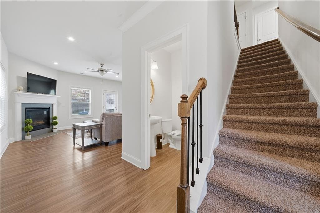 3 bedroom, 3 bathroom, 1,825 sq ft single family residence under contract at 4095 Lake Manor Way, Atlanta, GA 30349 — photo 2