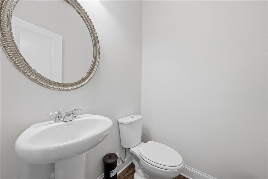 3 bedroom, 3 bathroom, 1,825 sq ft single family residence under contract at 4095 Lake Manor Way, Atlanta, GA 30349 — photo 3