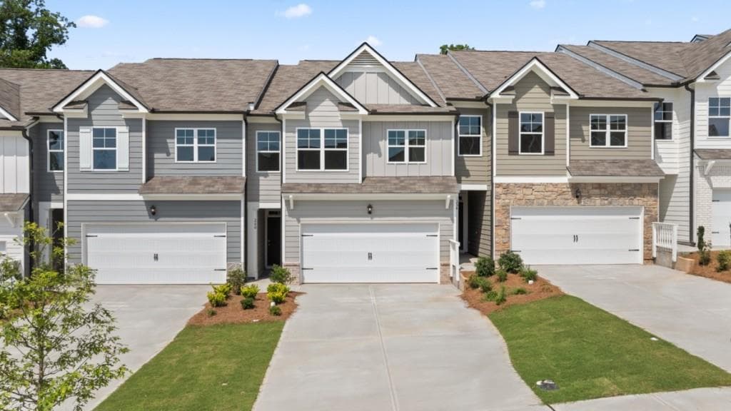 3 bedroom, 3 bathroom, 1,877 sq ft townhouse for sale at 260 Deerberry Drive, Jasper, GA 30143