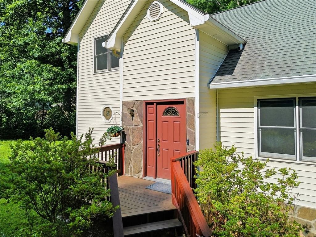 4 bedroom, 2 bathroom, 1,588 sq ft single family residence for sale at 190 Lori Lane, Canton, GA 30114 — photo 3