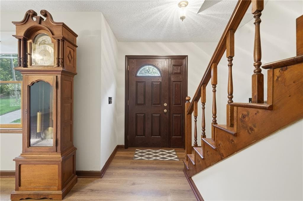 4 bedroom, 2 bathroom, 1,588 sq ft single family residence for sale at 190 Lori Lane, Canton, GA 30114 — photo 4