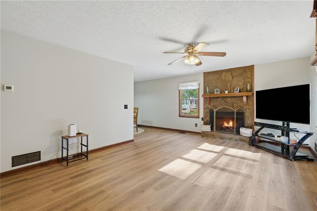 4 bedroom, 2 bathroom, 1,588 sq ft single family residence for sale at 190 Lori Lane, Canton, GA 30114 — photo 5