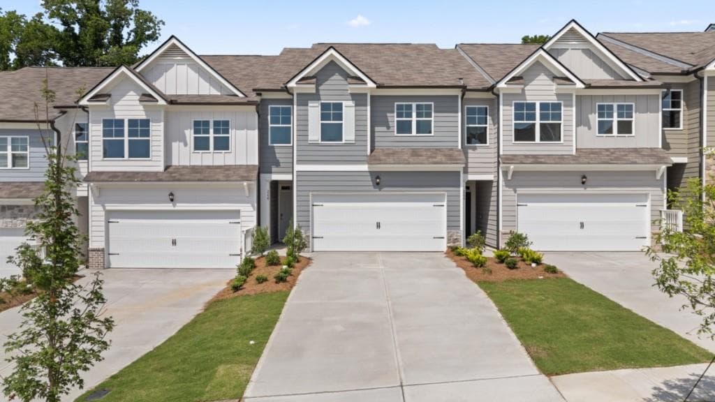 3 bedroom, 3 bathroom, 1,877 sq ft townhouse for sale at 264 Deerberry Drive, Jasper, GA 30143