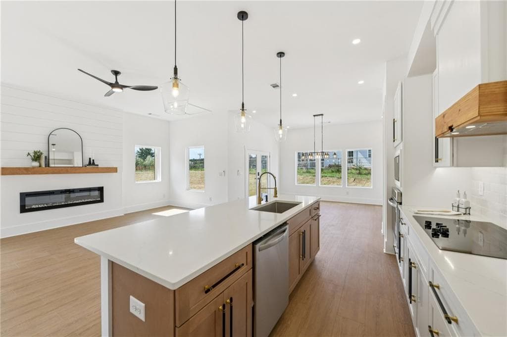 4 bedroom, 4 bathroom, 2,523 sq ft single family residence under contract at 405 Marys Path Lot 7, Loganville, GA 30052 — photo 9