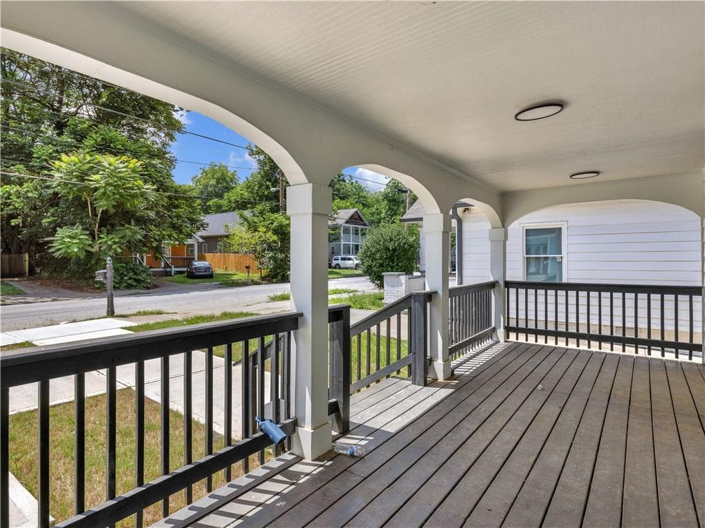 5 bedroom, 3 bathroom, 2,588 sq ft single family residence for sale at 1090 Mcdaniel Street, Atlanta, GA 30310 — photo 2