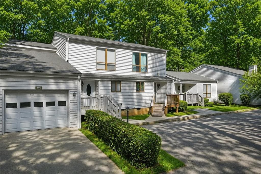2 bedroom, 2 bathroom, 1,042 sq ft townhouse under contract at 402 Willow Way, Villa Rica, GA 30180 — photo 2