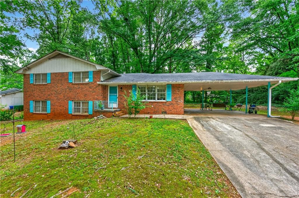 4 bedroom, 3 bathroom, 2,222 sq ft single family residence for sale at 4894 Candlewood Lane, Stone Mountain, GA 30088 — photo 2
