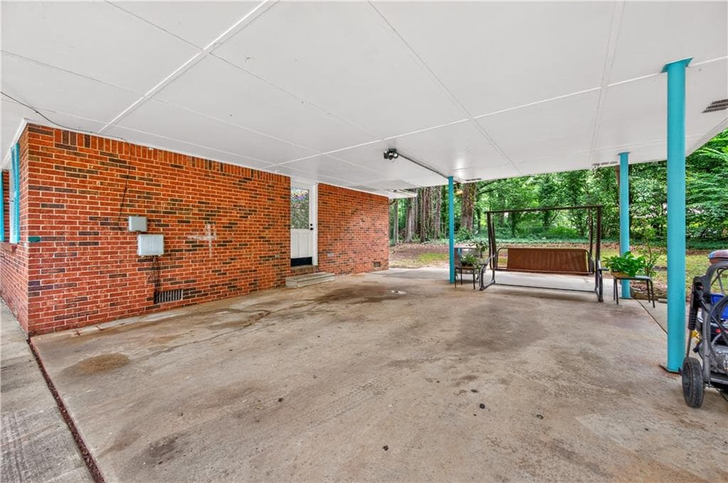 4 bedroom, 3 bathroom, 2,222 sq ft single family residence for sale at 4894 Candlewood Lane, Stone Mountain, GA 30088 — photo 4