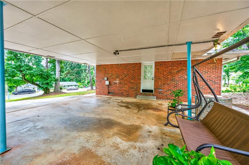 4 bedroom, 3 bathroom, 2,222 sq ft single family residence for sale at 4894 Candlewood Lane, Stone Mountain, GA 30088 — photo 5