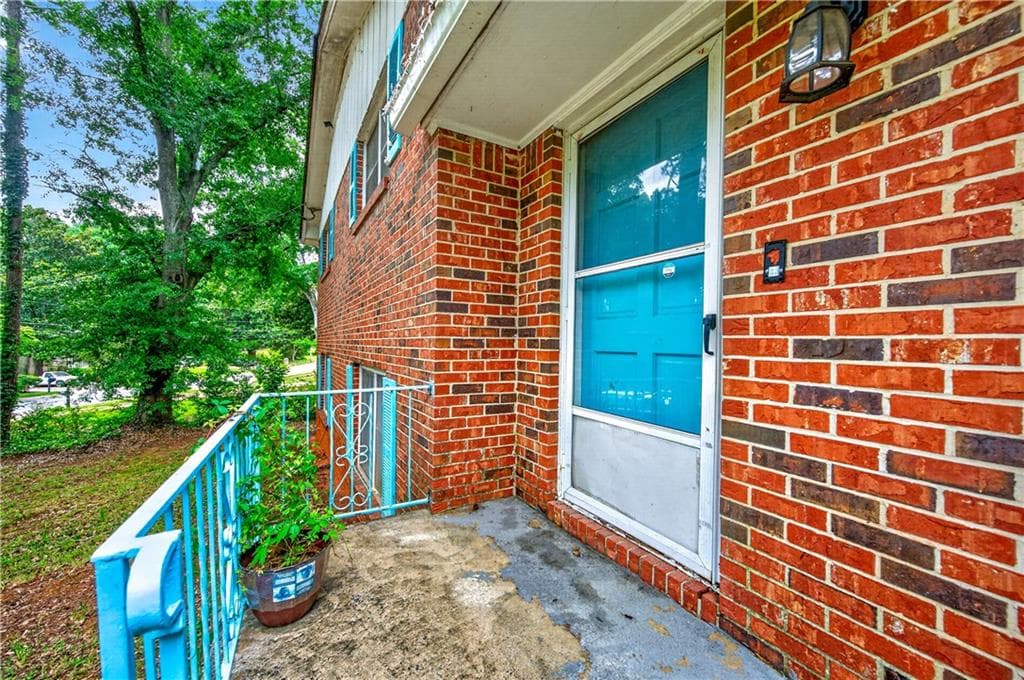 4 bedroom, 3 bathroom, 2,222 sq ft single family residence for sale at 4894 Candlewood Lane, Stone Mountain, GA 30088 — photo 6