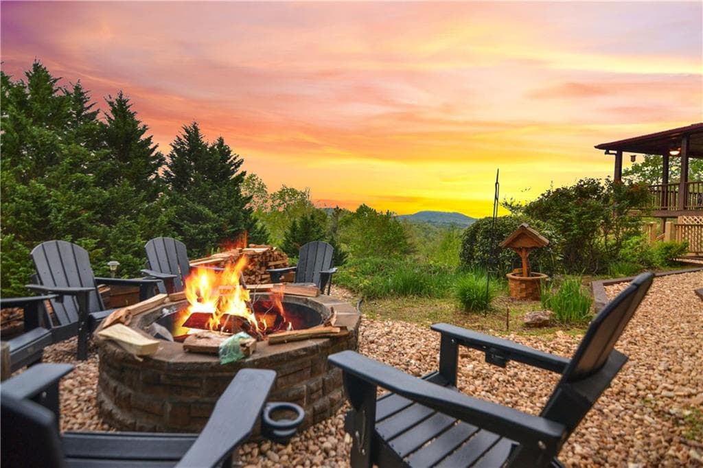 4 bedroom, 3 bathroom, 2,500 sq ft single family residence under contract at 48 Lookout Drive, Blue Ridge, GA 30513 — photo 3