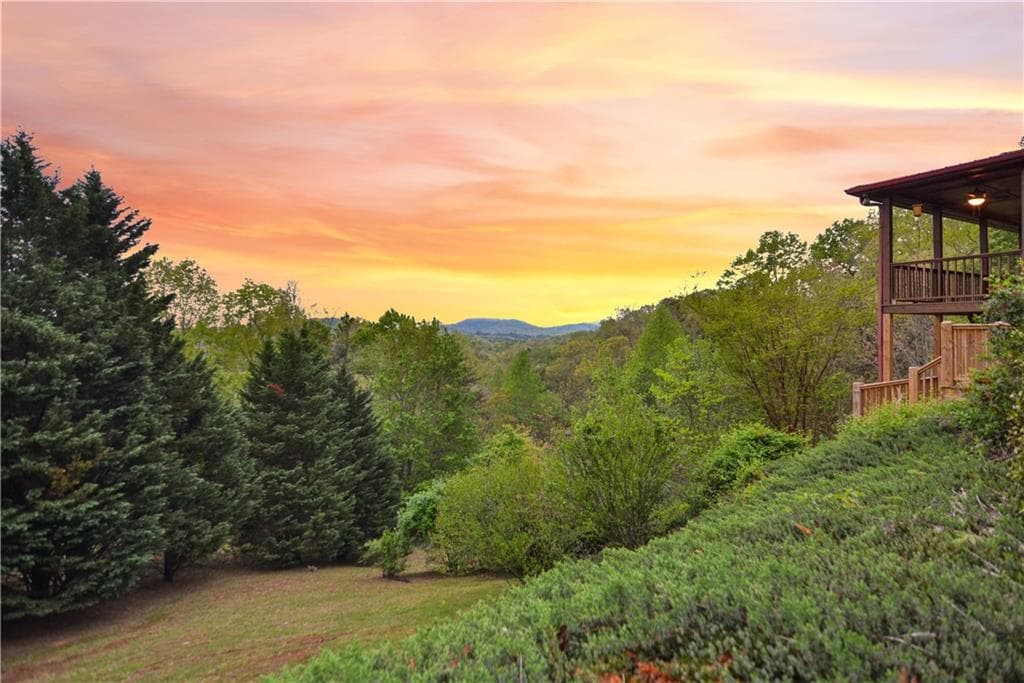 4 bedroom, 3 bathroom, 2,500 sq ft single family residence under contract at 48 Lookout Drive, Blue Ridge, GA 30513 — photo 10