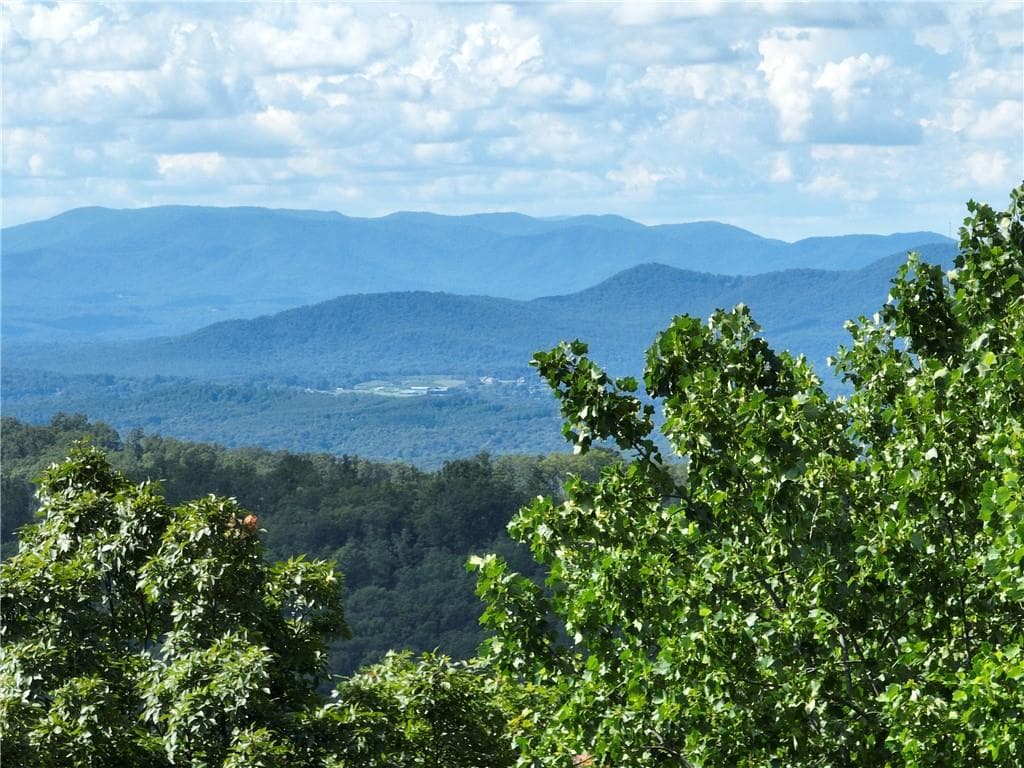 single family residence under contract at 31 Highline Drive, Ellijay, GA 30536 — photo 6