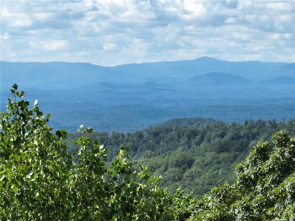 single family residence under contract at 31 Highline Drive, Ellijay, GA 30536 — photo 7