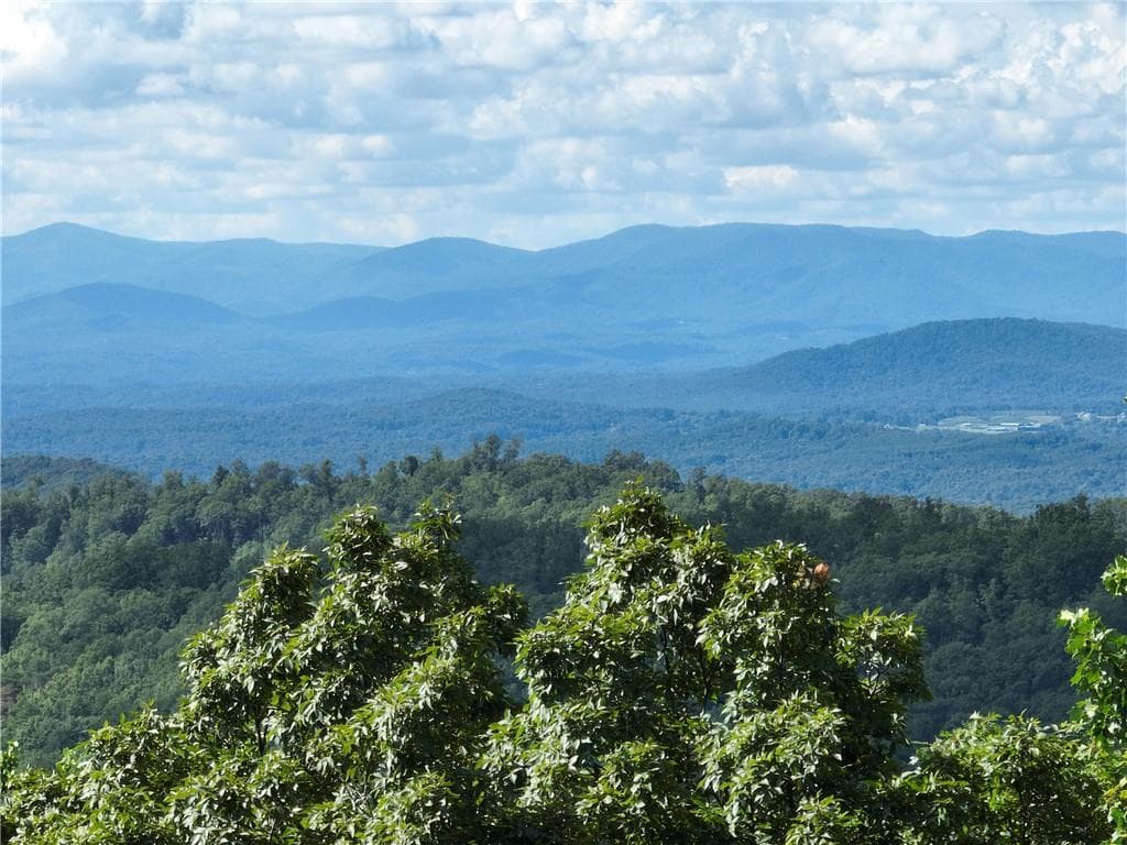 single family residence under contract at 31 Highline Drive, Ellijay, GA 30536 — photo 10