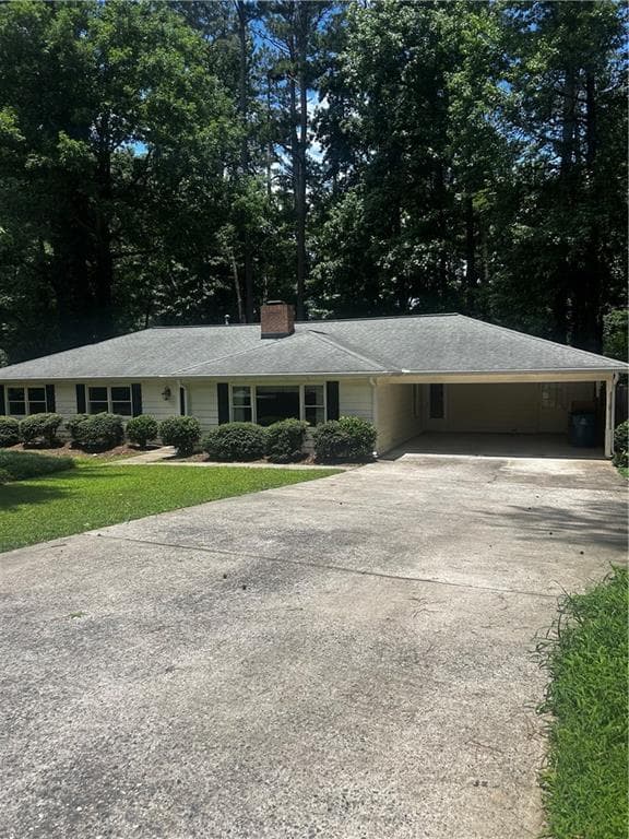 3 bedroom, 2 bathroom, 1,740 sq ft single family residence for rent at 125 Pebble Trail, Alpharetta, GA 30009 for $3,300 a month — photo 1 of 25