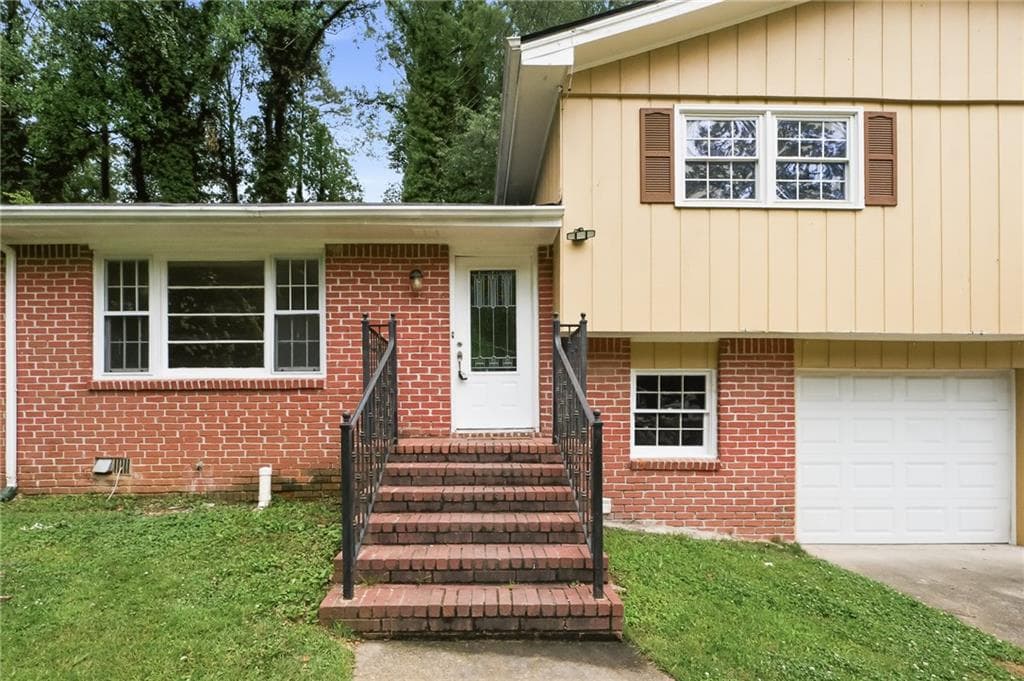 3 bedroom, 2 bathroom, 2,108 sq ft single family residence under contract at 3816 Green Bay Dr, Lawrenceville, GA 30044 — photo 3