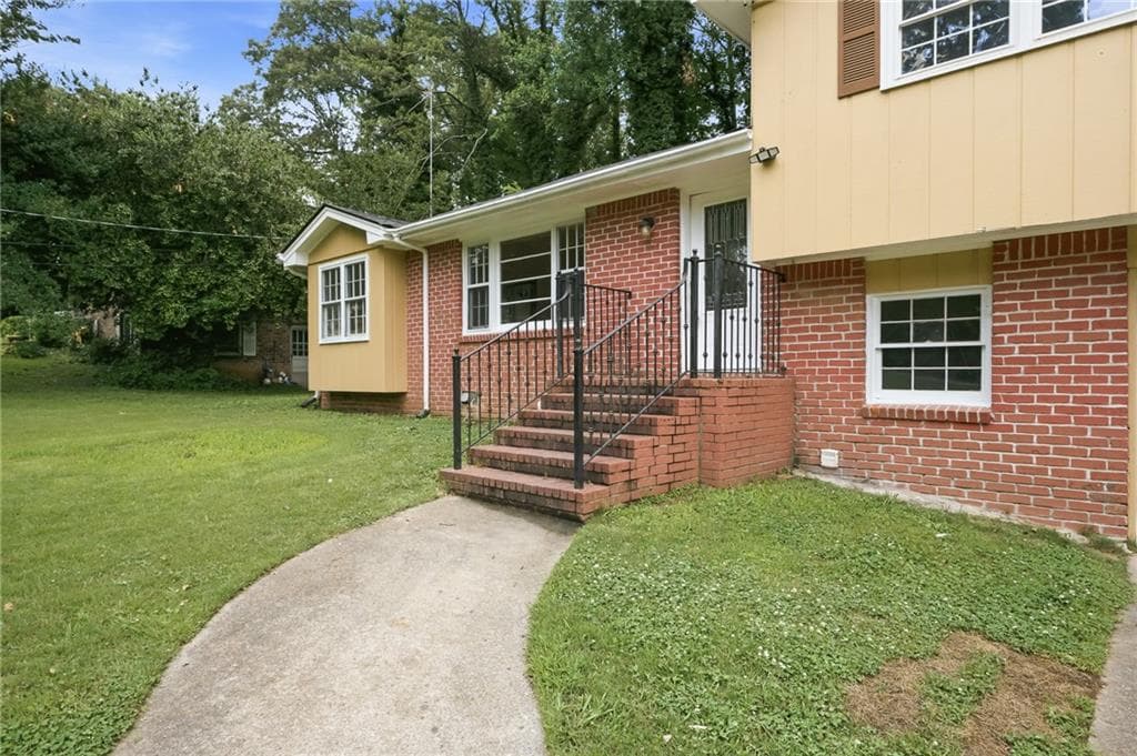 3 bedroom, 2 bathroom, 2,108 sq ft single family residence under contract at 3816 Green Bay Dr, Lawrenceville, GA 30044 — photo 4