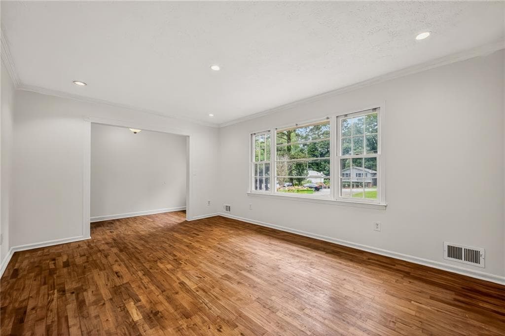 3 bedroom, 2 bathroom, 2,108 sq ft single family residence under contract at 3816 Green Bay Dr, Lawrenceville, GA 30044 — photo 8