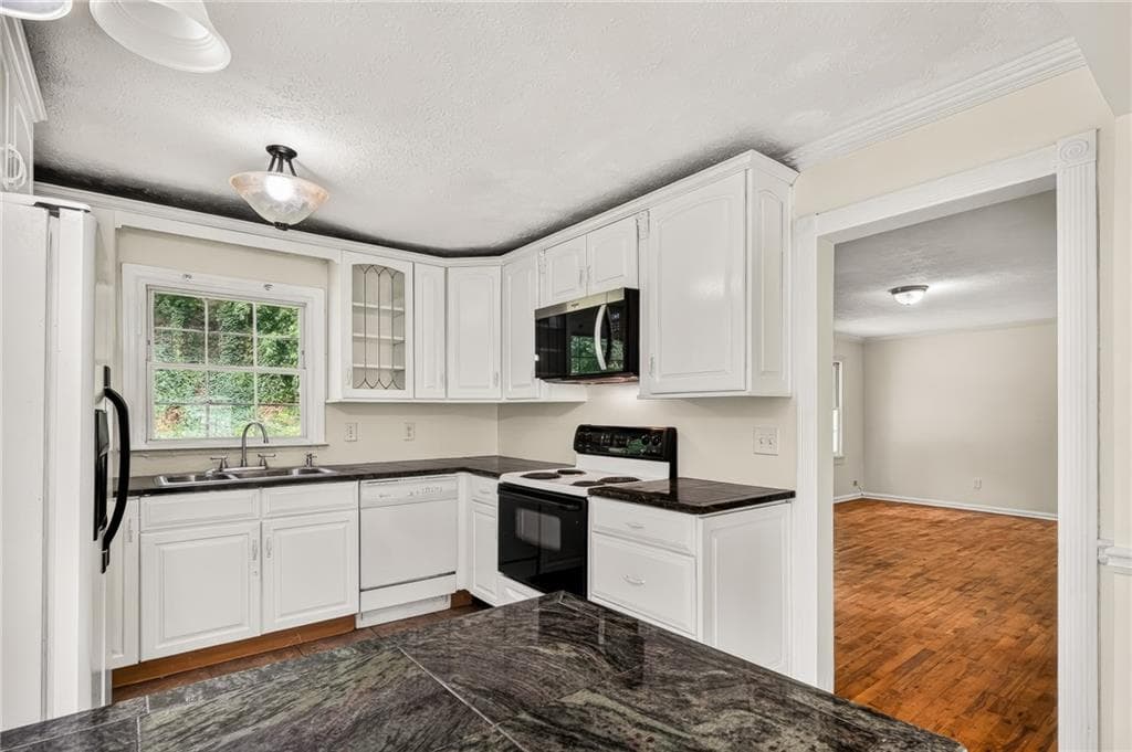 3 bedroom, 2 bathroom, 2,108 sq ft single family residence under contract at 3816 Green Bay Dr, Lawrenceville, GA 30044 — photo 10