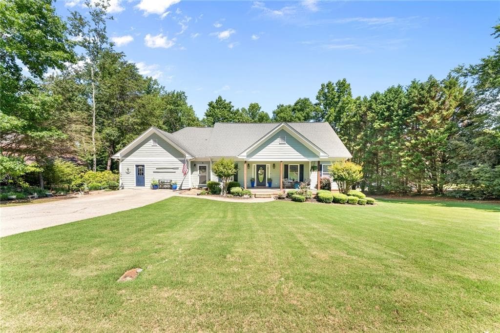 4 bedroom, 4 bathroom, 3,947 sq ft single family residence for sale at 5495 Honeysuckle Trail, Gainesville, GA 30506 — photo 3