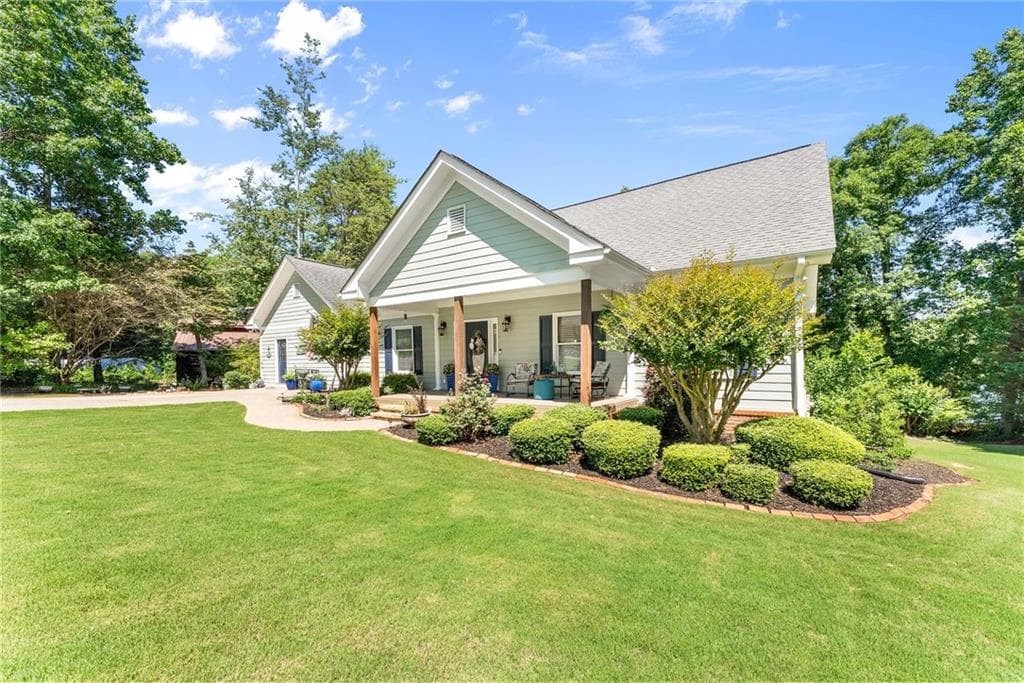 4 bedroom, 4 bathroom, 3,947 sq ft single family residence for sale at 5495 Honeysuckle Trail, Gainesville, GA 30506 — photo 4
