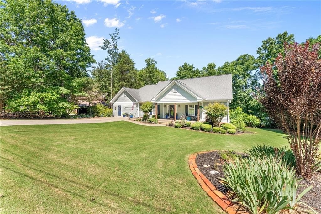 4 bedroom, 4 bathroom, 3,947 sq ft single family residence for sale at 5495 Honeysuckle Trail, Gainesville, GA 30506 — photo 7