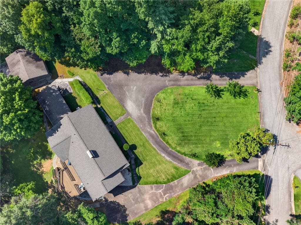 3 bedroom, 2 bathroom, 2,157 sq ft single family residence for sale at 188 Hillendale Drive, Toccoa, GA 30577 — photo 3