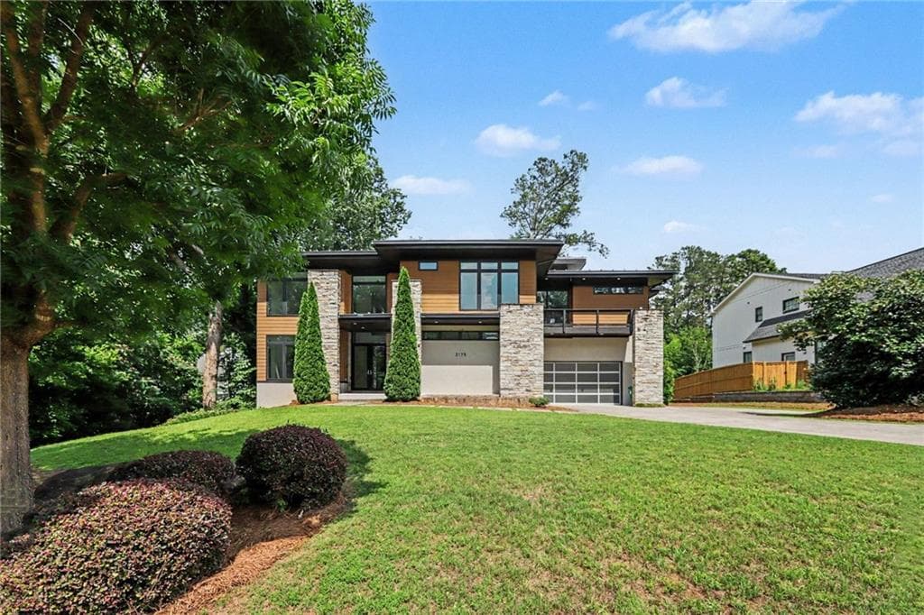 6 bedroom, 7 bathroom, 5,672 sq ft single family residence for sale at 2175 Meadowcliff Drive, Atlanta, GA 30345 — photo 2