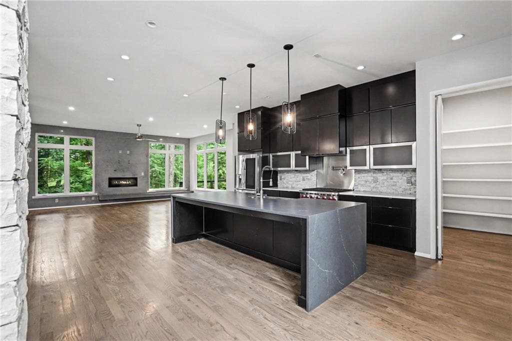 6 bedroom, 7 bathroom, 5,672 sq ft single family residence for sale at 2175 Meadowcliff Drive, Atlanta, GA 30345 — photo 9