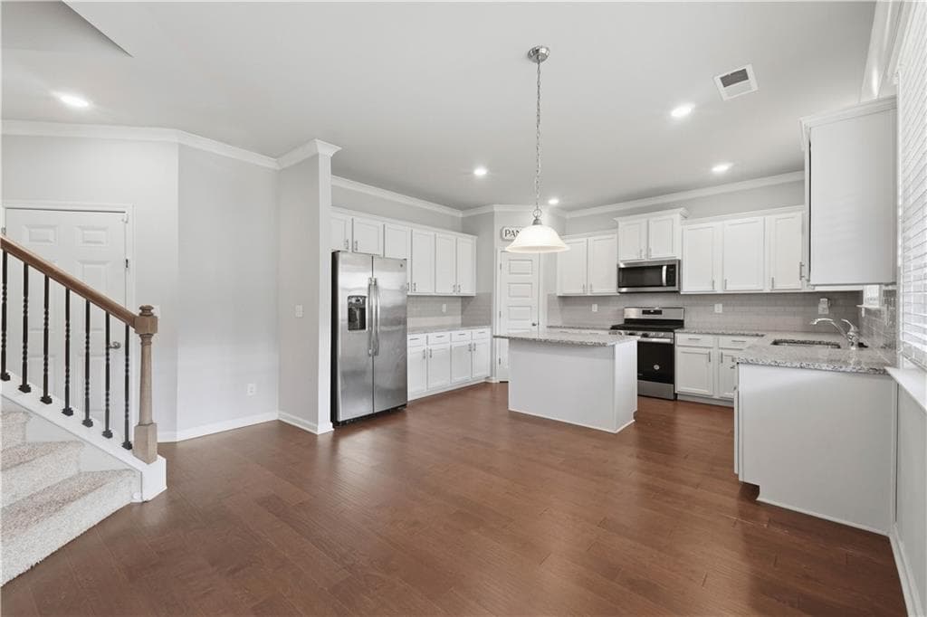 5 bedroom, 4 bathroom, 3,166 sq ft single family residence under contract at 19 Azalea Bloom Drive, Loganville, GA 30052 — photo 10
