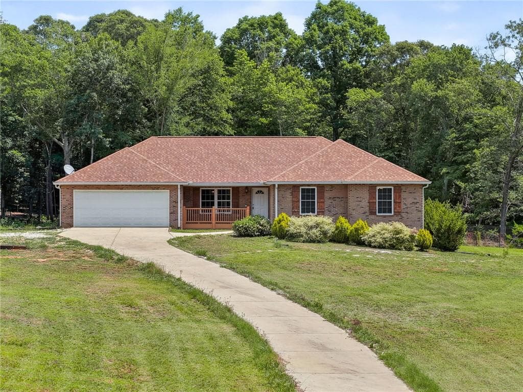 4 bedroom, 2 bathroom, 2,159 sq ft single family residence sold at 402 Renee Road, Pendergrass, GA 30567