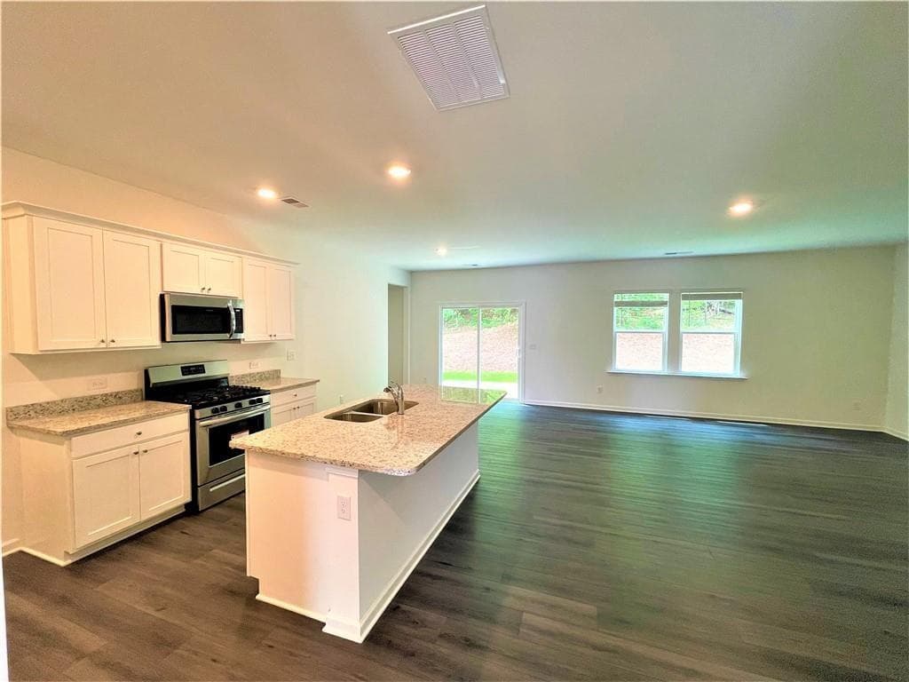 6 bedroom, 3 bathroom, 3,068 sq ft single family residence for rent at 270 Rivulet Drive, Dallas, GA 30132 for $2,595 a month — photo 5