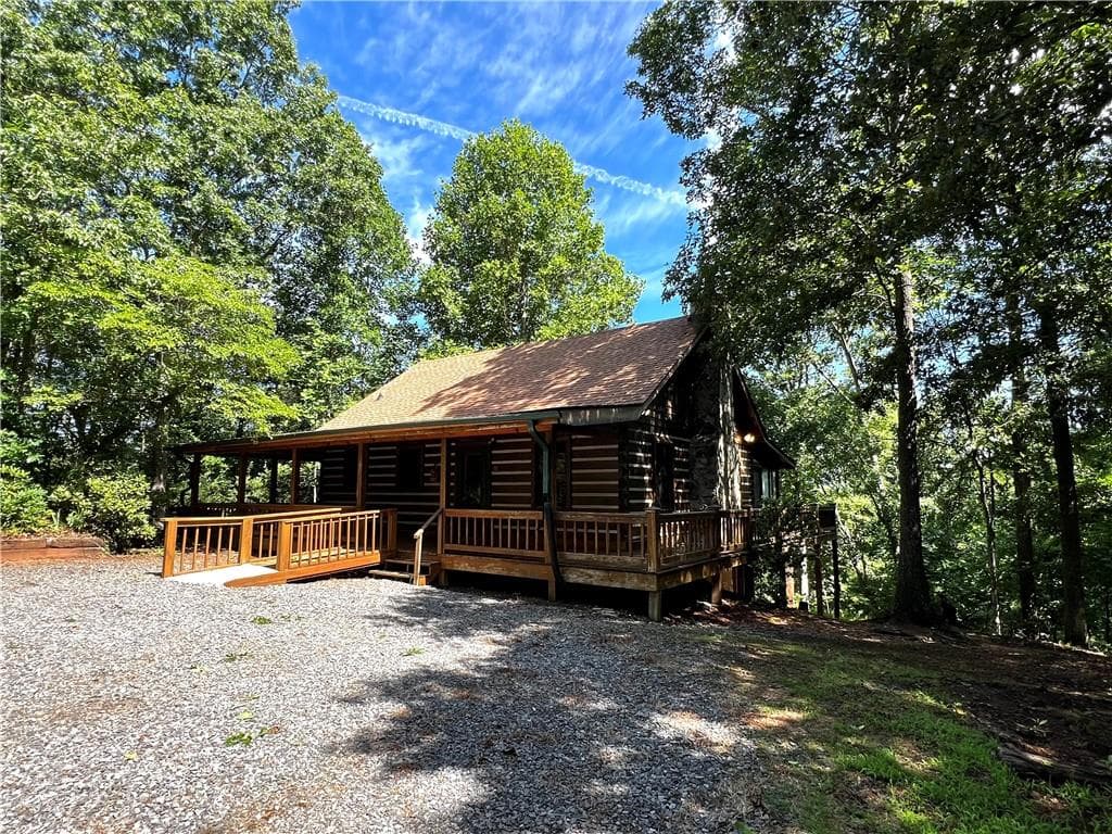 2 bedroom, 3 bathroom, 1,314 sq ft single family residence for sale at 187 Tiffany Lane, Mineral Bluff, GA 30559