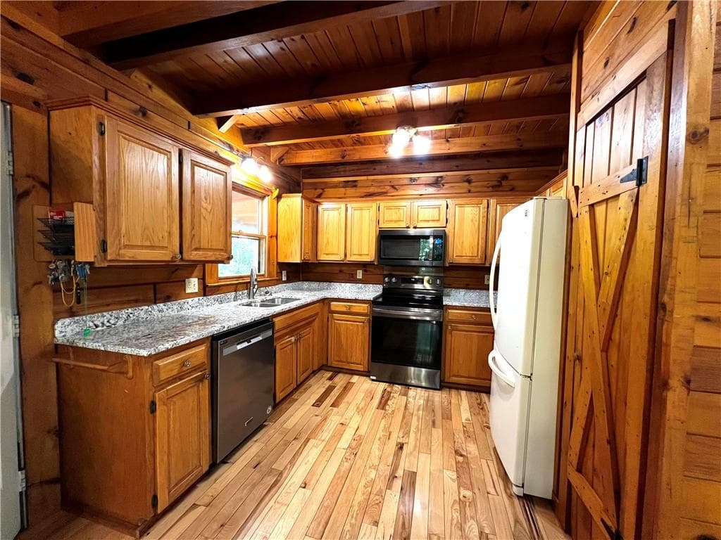 2 bedroom, 3 bathroom, 1,314 sq ft single family residence for sale at 187 Tiffany Lane, Mineral Bluff, GA 30559 — photo 4