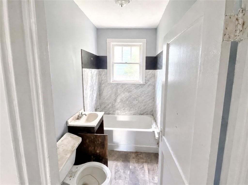 2 bedroom, 1 bathroom, 934 sq ft single family residence for sale at 1307 E 42nd Street, Savannah, GA 31404 — photo 2