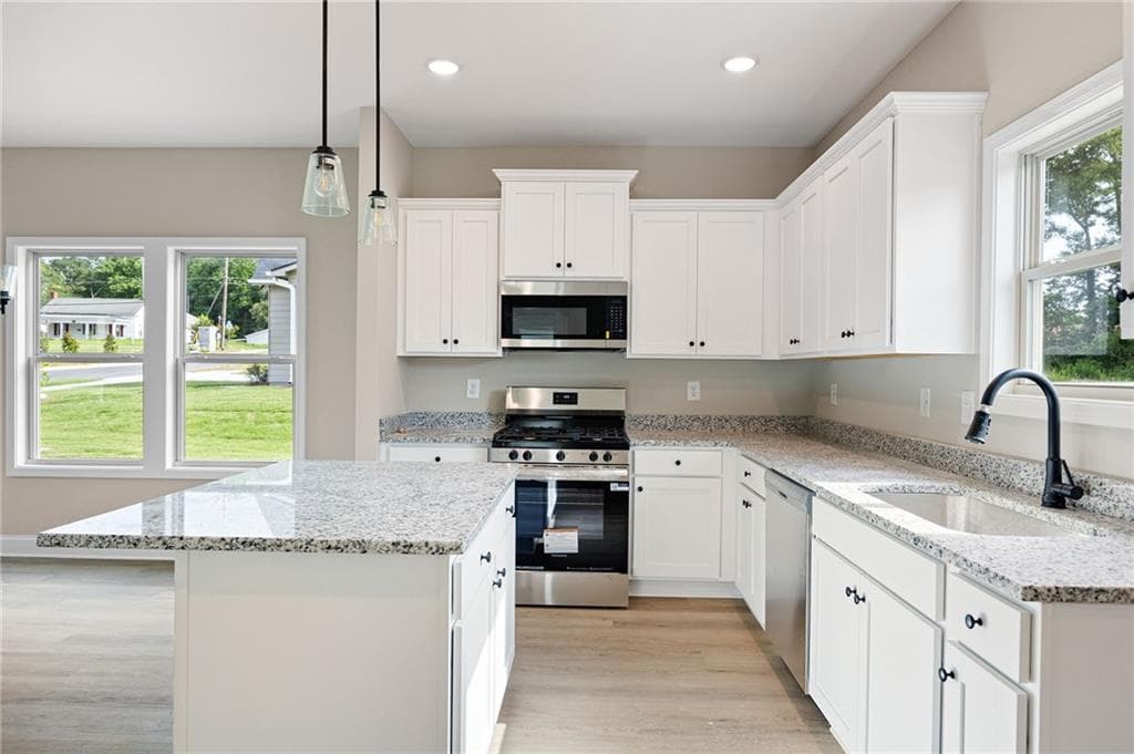 3 bedroom, 3 bathroom, 1,369 sq ft single family residence for sale at 104 Winston Way, Carrollton, GA 30117 — photo 3