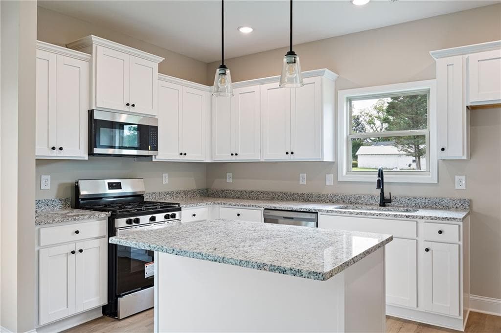 3 bedroom, 3 bathroom, 1,369 sq ft single family residence for sale at 104 Winston Way, Carrollton, GA 30117 — photo 4