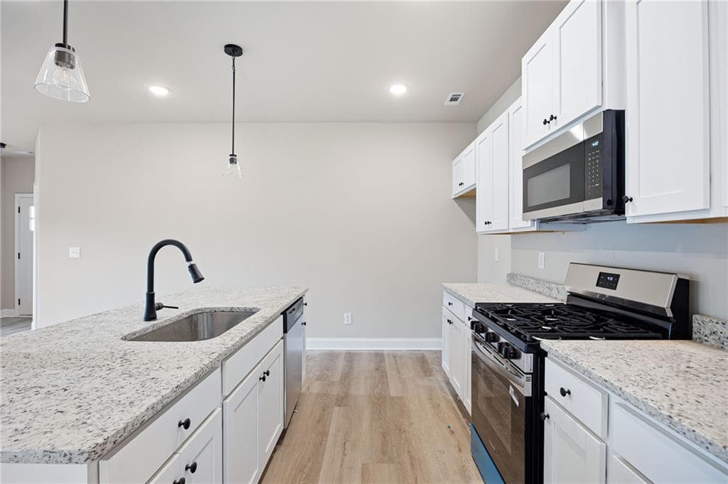 2 bedroom, 2 bathroom, 1,023 sq ft single family residence for sale at 105 Winston Way, Carrollton, GA 30117 — photo 2