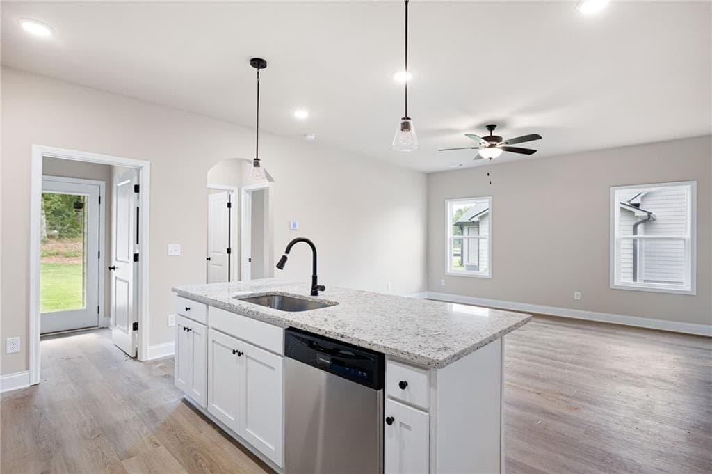 2 bedroom, 2 bathroom, 1,023 sq ft single family residence for sale at 105 Winston Way, Carrollton, GA 30117 — photo 4