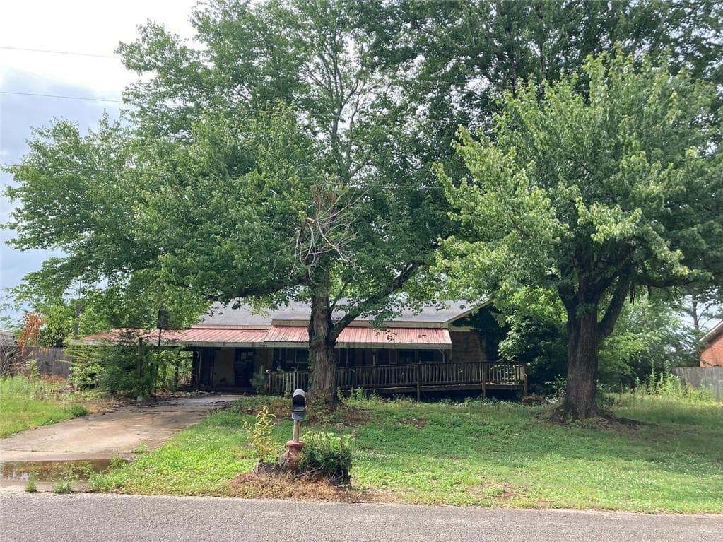 3 bedroom, 2 bathroom, 1,170 sq ft single family residence under contract at 15875 Dupree Drive, Athens, AL 35614