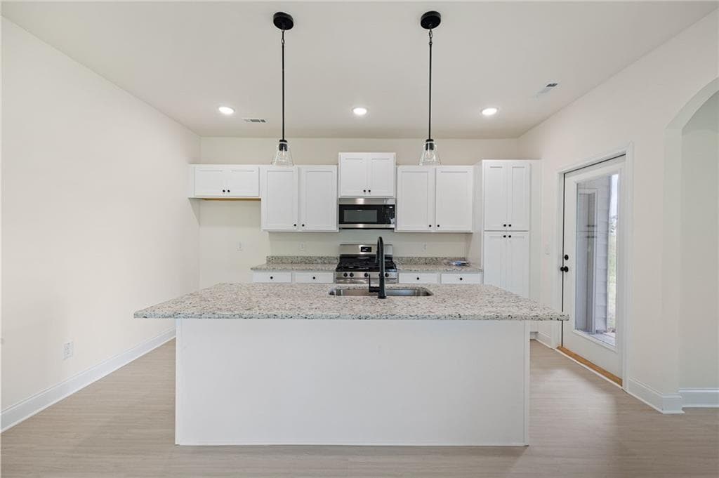 3 bedroom, 2 bathroom, 1,154 sq ft single family residence for sale at 109 Winston Way, Carrollton, GA 30117 — photo 5