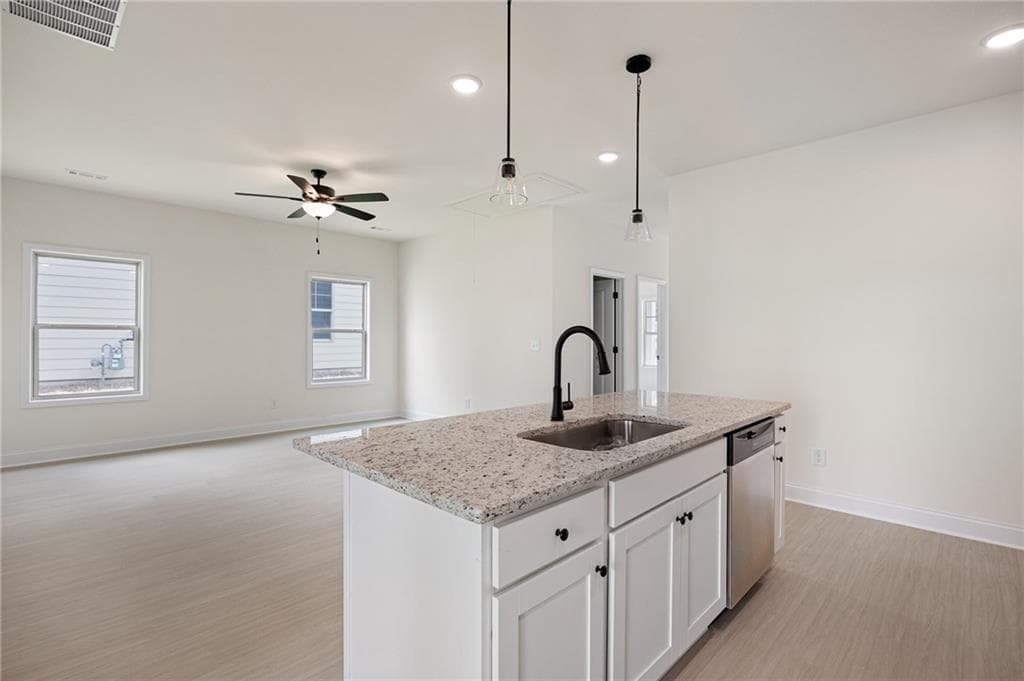 3 bedroom, 2 bathroom, 1,154 sq ft single family residence for sale at 109 Winston Way, Carrollton, GA 30117 — photo 9