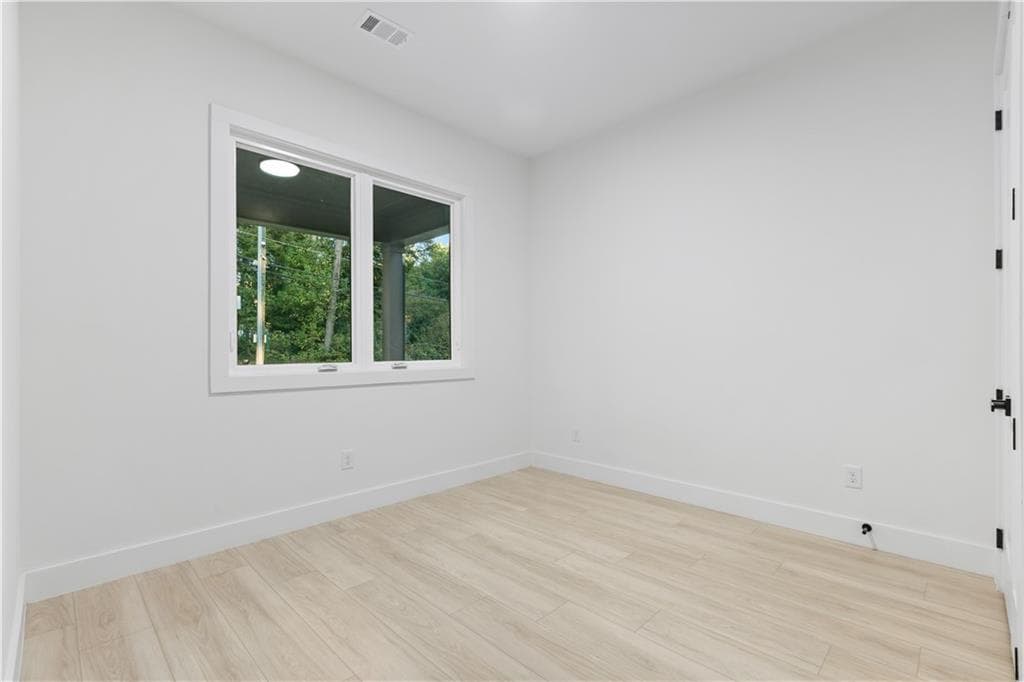 5 bedroom, 5 bathroom, 4,065 sq ft single family residence for sale at 171 Honeysuckle Circle, Lawrenceville, GA 30046 — photo 5