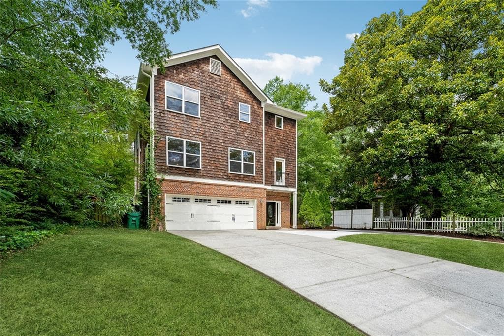 4 bedroom, 4 bathroom, 3,645 sq ft single family residence for sale at 1303 N Druid Hills Road, Brookhaven, GA 30319 — photo 2