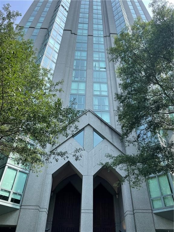 1 bedroom, 1 bathroom, 807 sq ft condominium for rent at 2870 Pharr Court South 1802, Atlanta, GA 30305 for $1,850 a month — photo 1 of 20