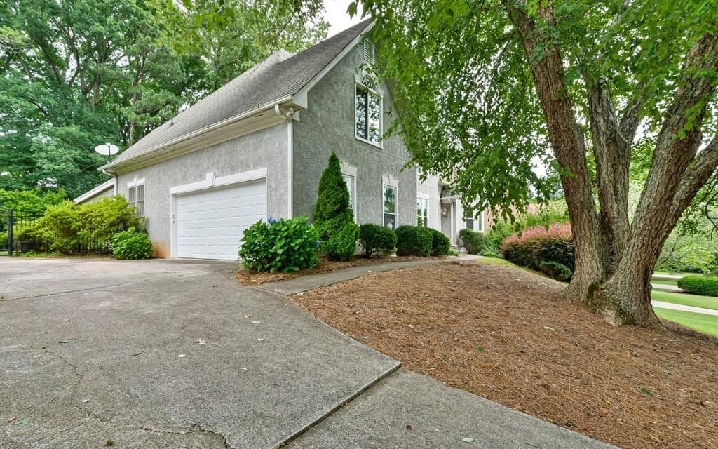 4 bedroom, 4 bathroom, 3,908 sq ft single family residence for sale at 371 Bridgebrook Lane, Smyrna, GA 30082 — photo 5
