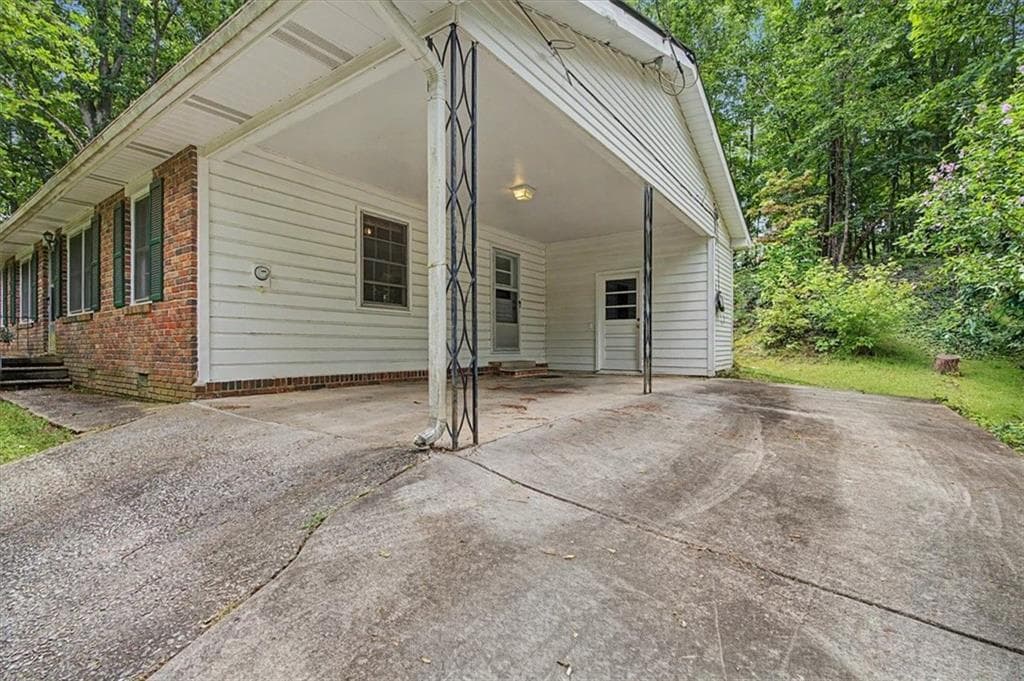 3 bedroom, 2 bathroom, 1,334 sq ft single family residence under contract at 1230 Red Bud Drive, Marietta, GA 30062 — photo 3